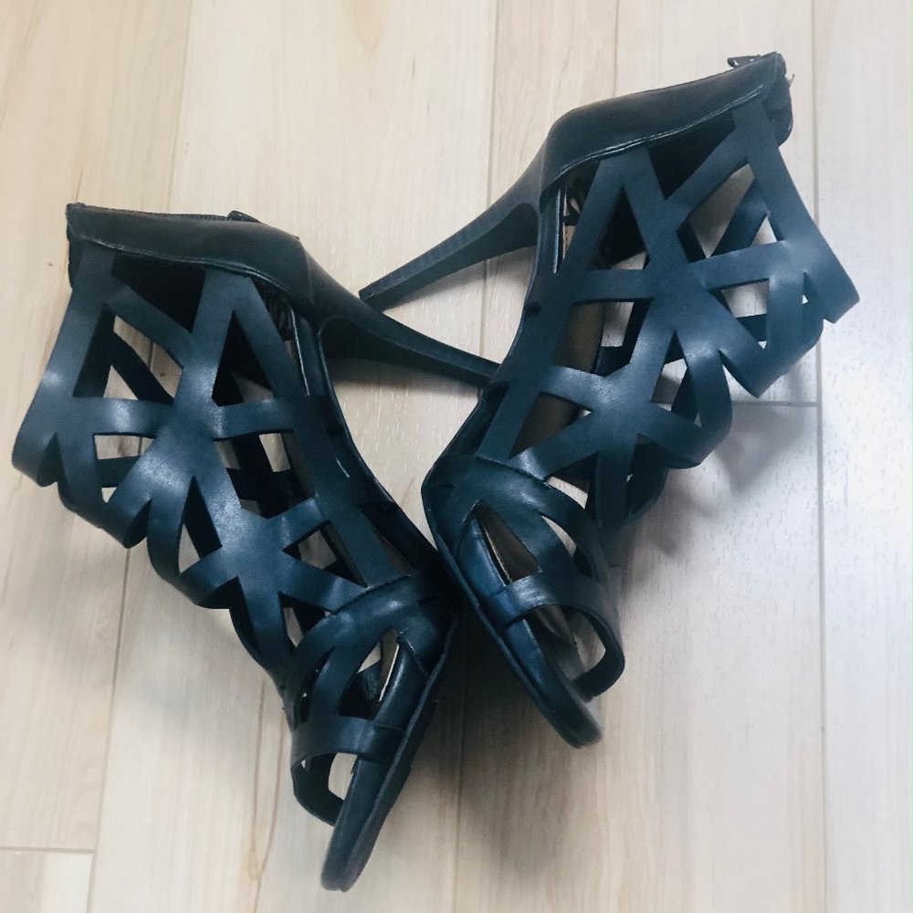 Pretty Sandals - Picture 9 of 11